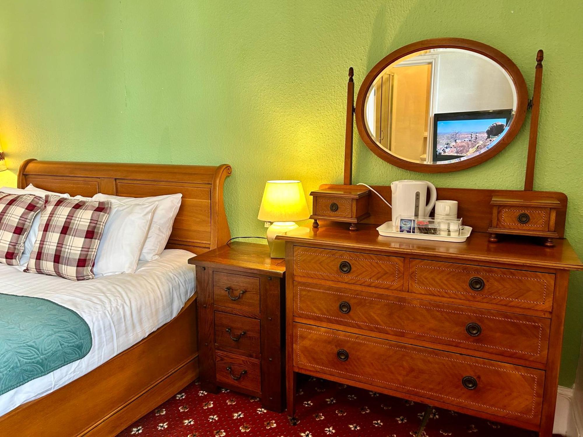 Clarence Quarters Self-Catering Guest House Portsmouth Extérieur photo