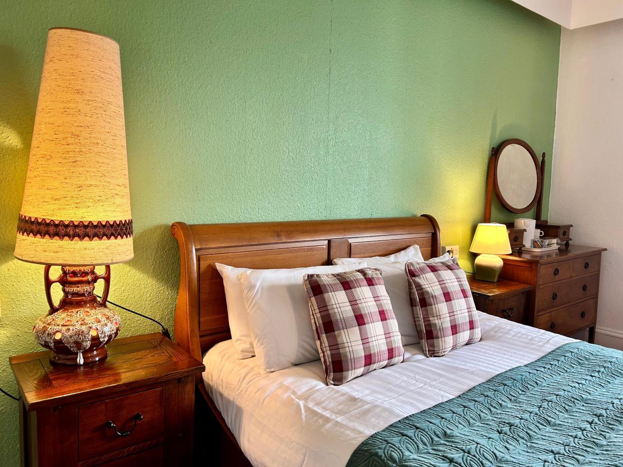 Clarence Quarters Self-Catering Guest House Portsmouth Extérieur photo