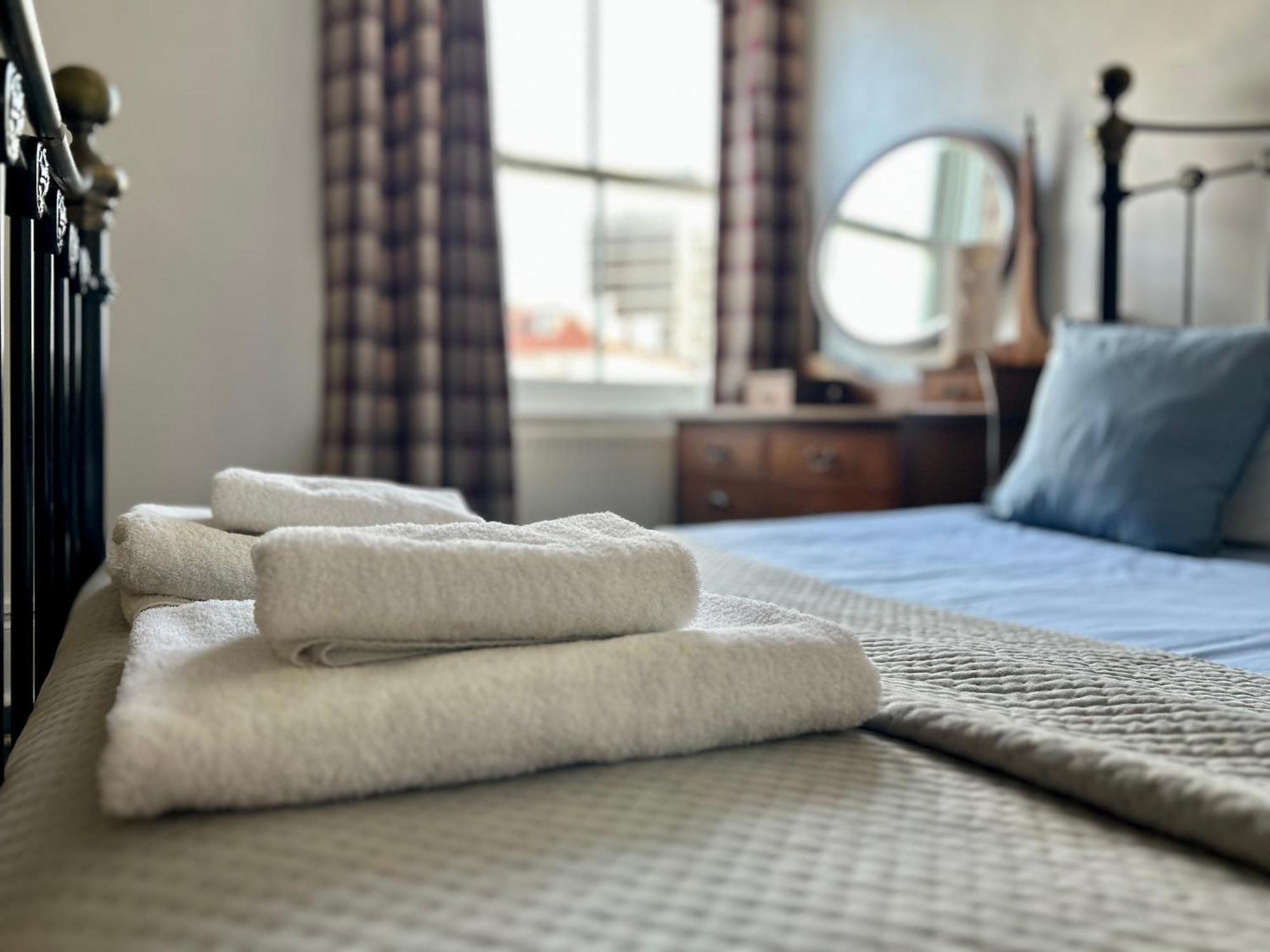 Clarence Quarters Self-Catering Guest House Portsmouth Extérieur photo