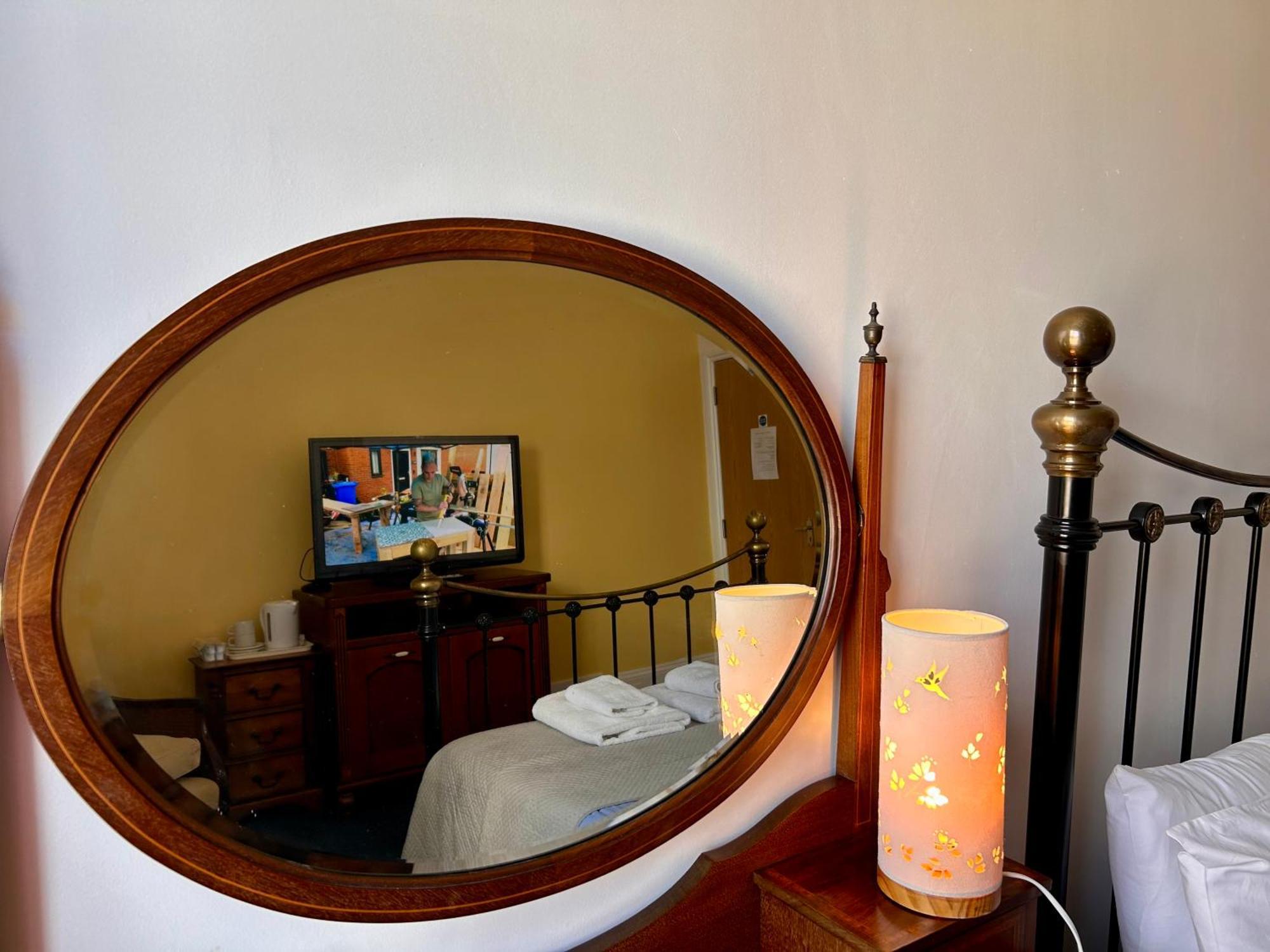 Clarence Quarters Self-Catering Guest House Portsmouth Extérieur photo